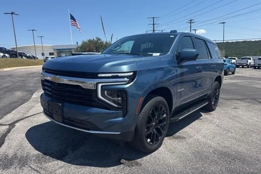 2025 Chevrolet Tahoe LS photo 1