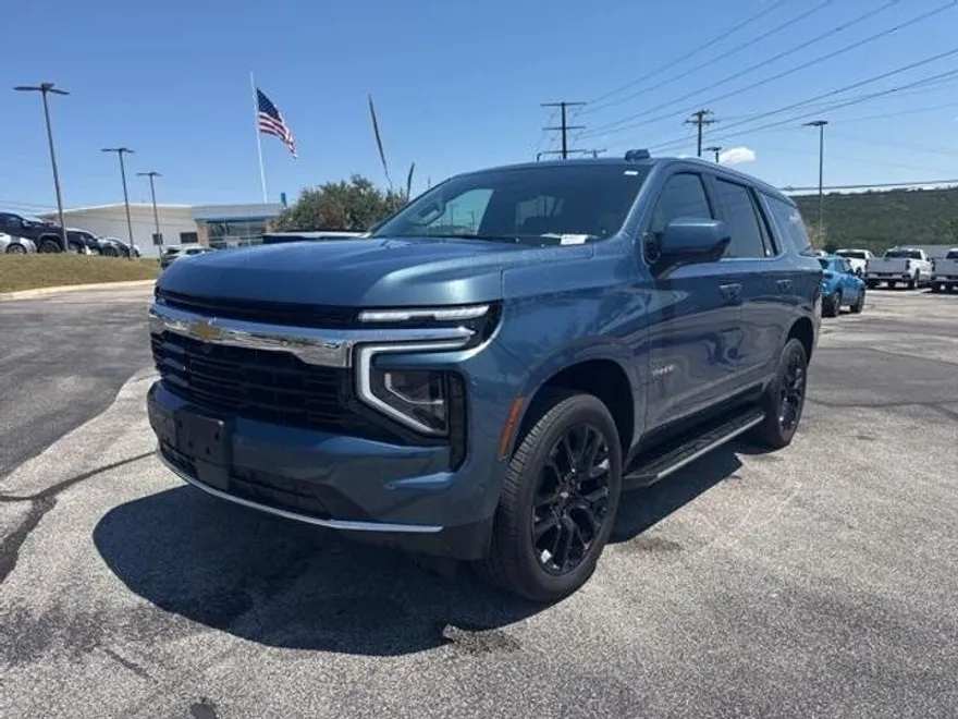 2025 Chevrolet Tahoe LS photo 1
