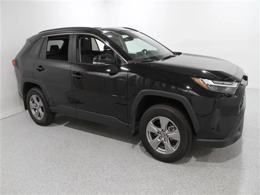 2024 Toyota RAV4 XLE photo 1