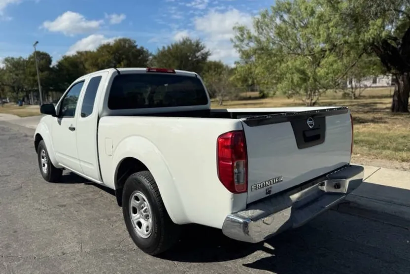 2016 Nissan Frontier S photo 1