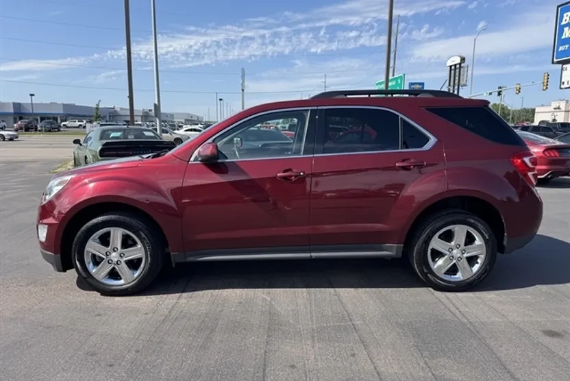 2016 Chevrolet Equinox LT photo 1