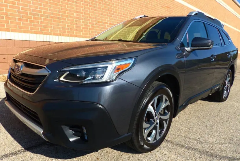 2022 Subaru Outback Touring photo 1