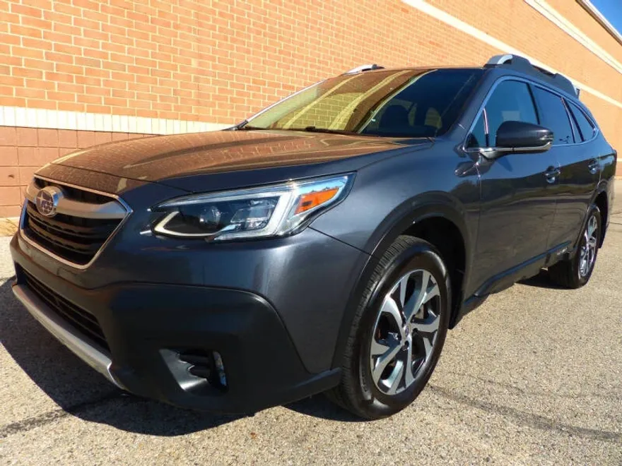 2022 Subaru Outback Touring photo 1