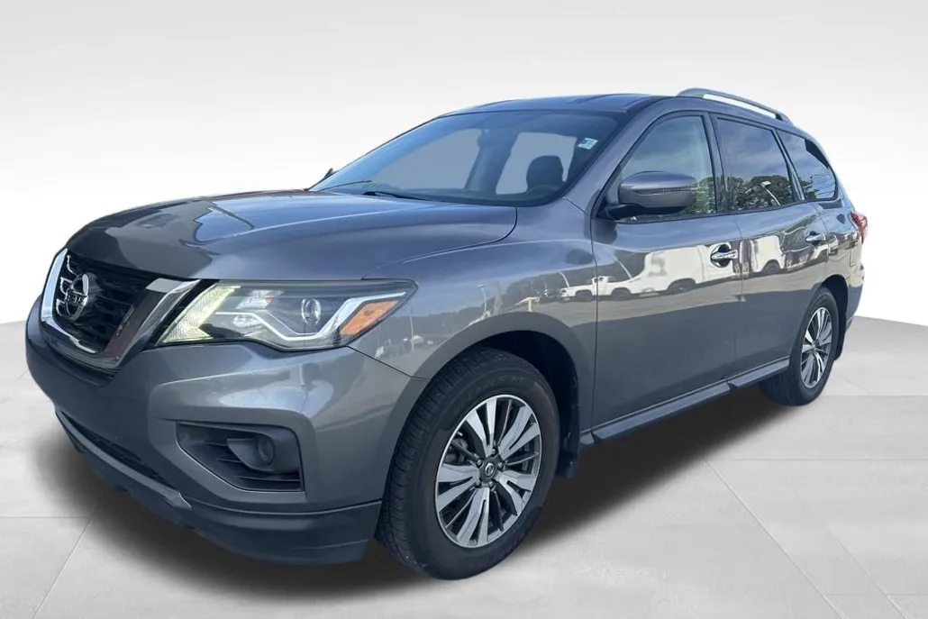 2017 Nissan Pathfinder S photo 1