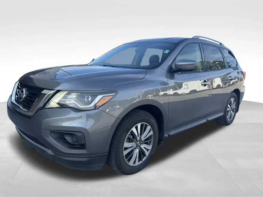 2017 Nissan Pathfinder S photo 1