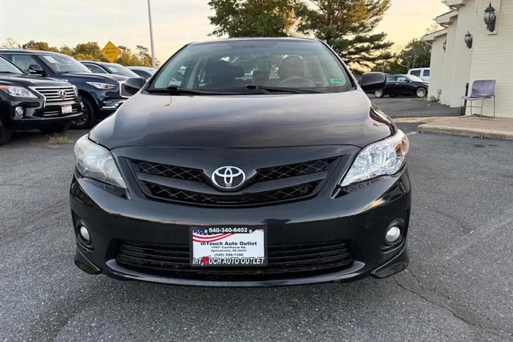 2011 Toyota Corolla photo 1