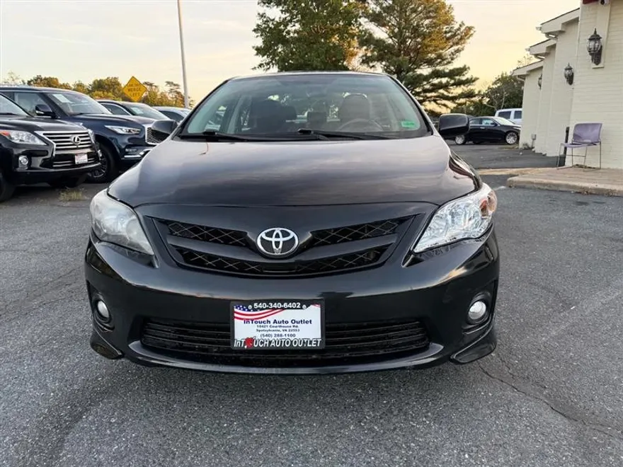 2011 Toyota Corolla photo 1