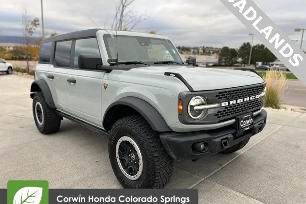 2023 Ford Bronco Badlands photo 1