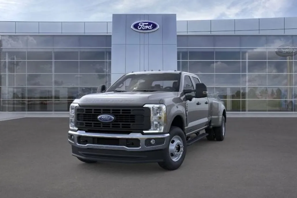 2025 Ford F-350 XL photo 1