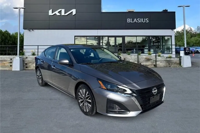2023 Nissan Altima 2.5 SV photo 1