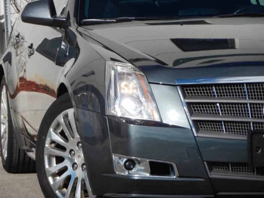 2010 Cadillac CTS Premium photo 1