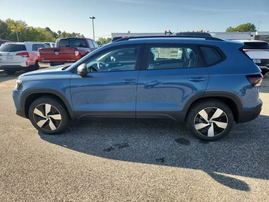 2025 Volkswagen Taos S photo 1