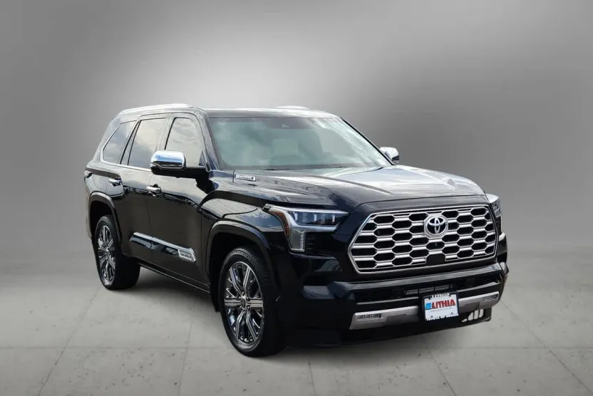 2023 Toyota Sequoia Capstone photo 1