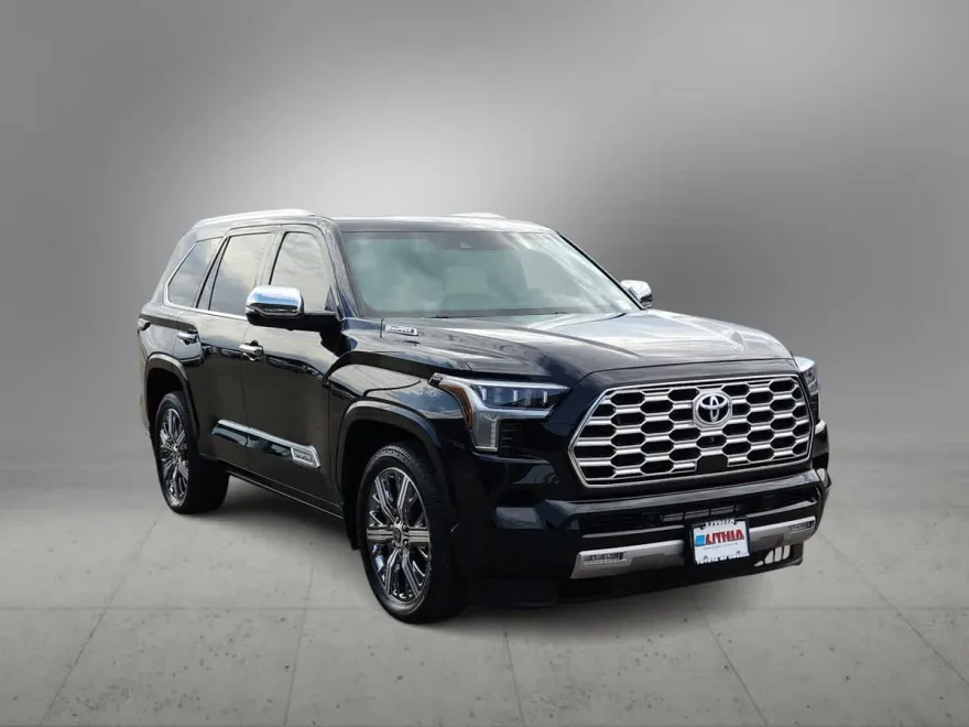 2023 Toyota Sequoia Capstone photo 1