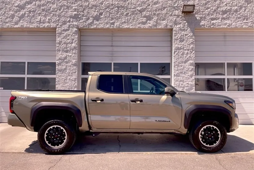 2025 Toyota Tacoma TRD Off-Road photo 1