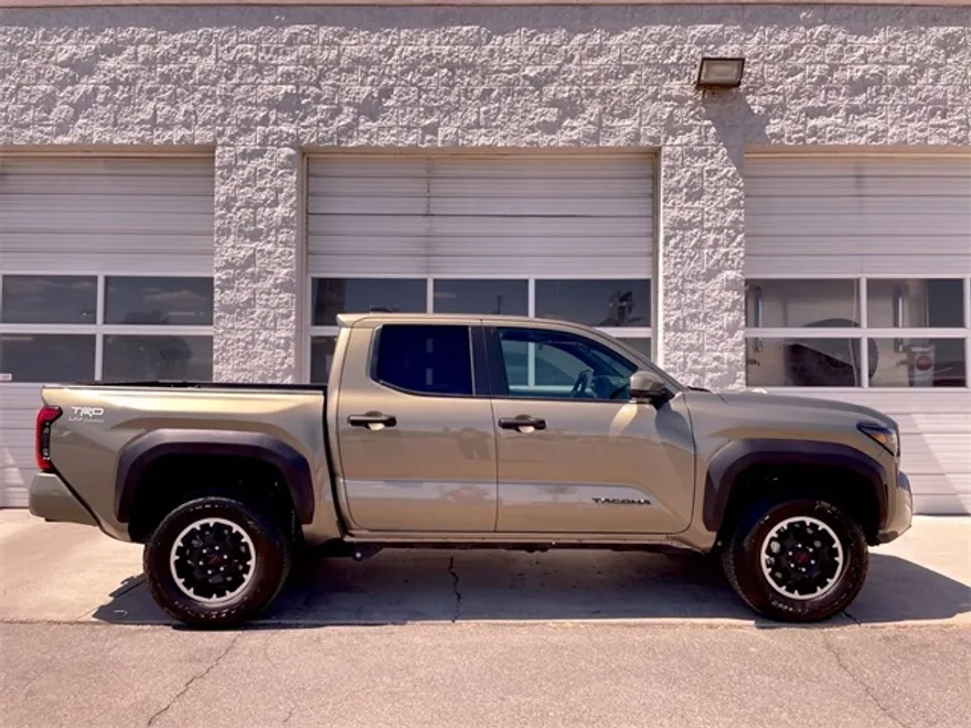 2025 Toyota Tacoma TRD Off-Road photo 1