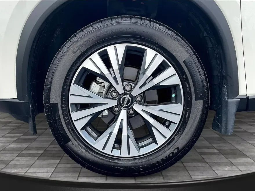 2023 Nissan Rogue SV photo 8