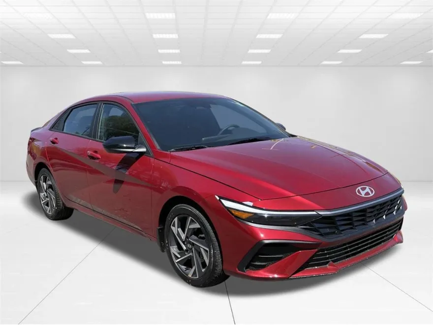 2025 Hyundai Elantra SEL Sport photo 1