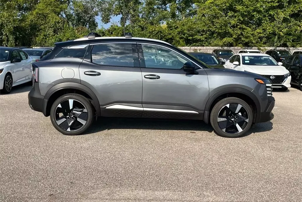 2026 Nissan Kicks SR photo 1