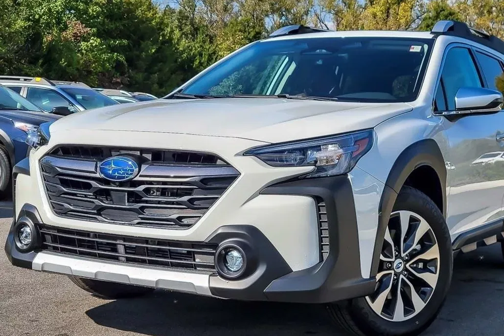 2025 Subaru Outback Touring XT photo 1