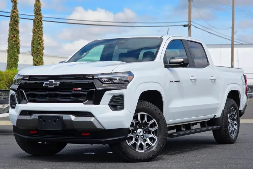 2024 Chevrolet Colorado Z71 photo 1