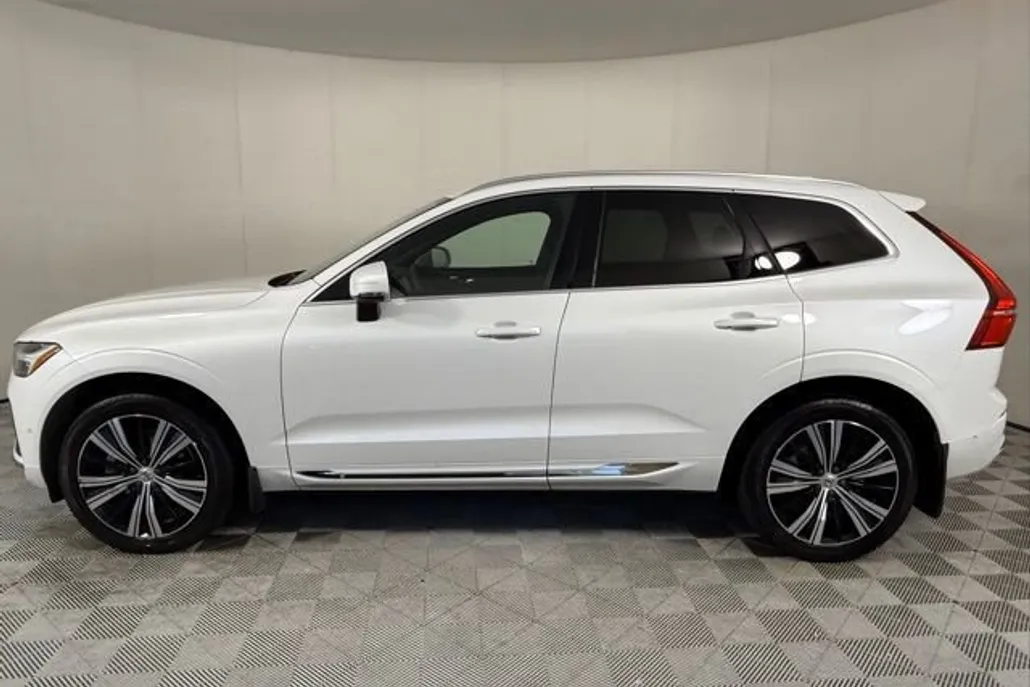 2022 Volvo XC60 B5 Inscription photo 1