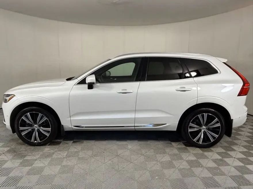 2022 Volvo XC60 B5 Inscription photo 1