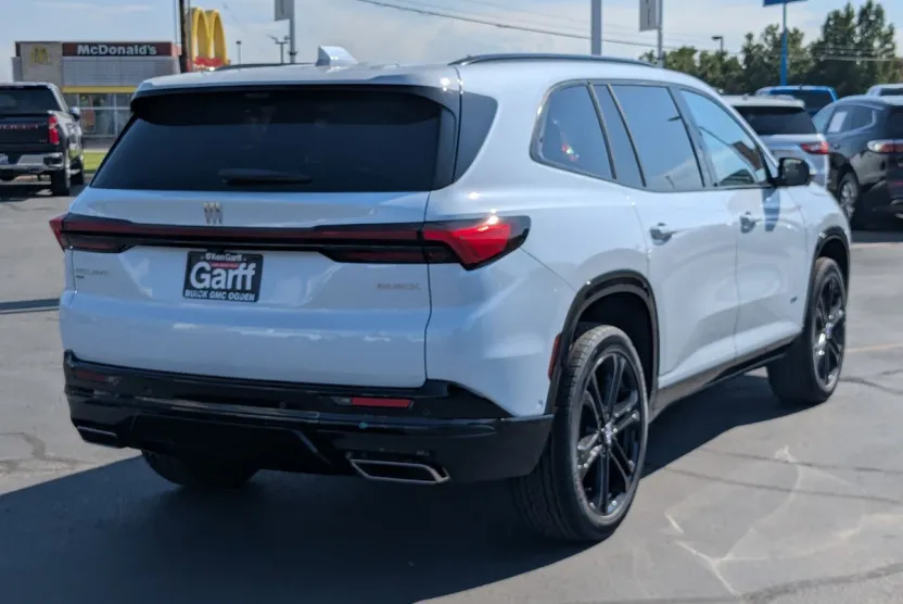 2026 Buick Enclave Sport Touring photo 1