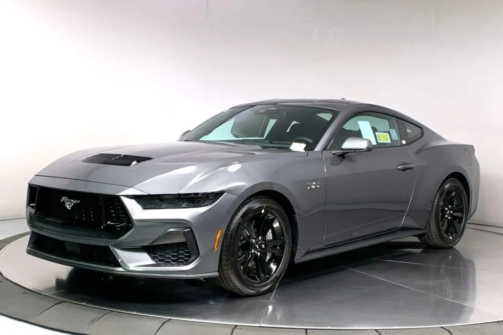 2025 Ford Mustang GT photo 1