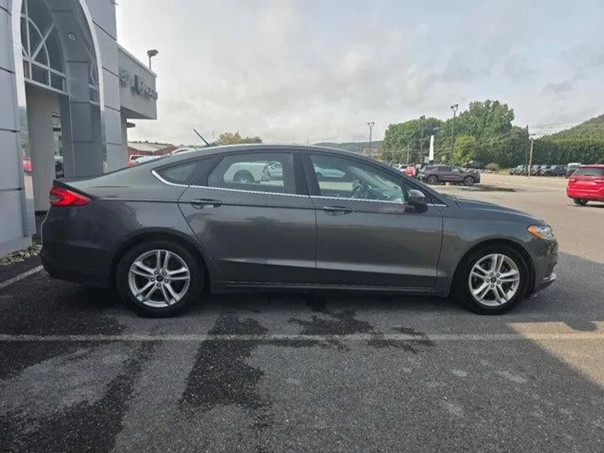 2018 Ford Fusion SE photo 1
