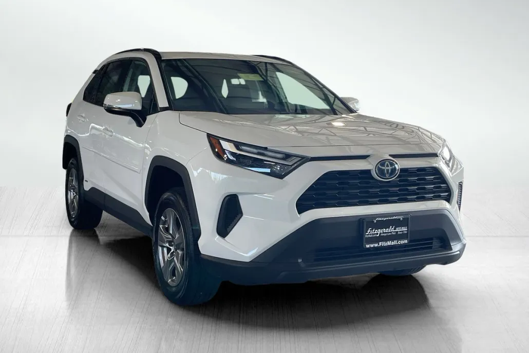2024 Toyota RAV4 Hybrid LE photo 1