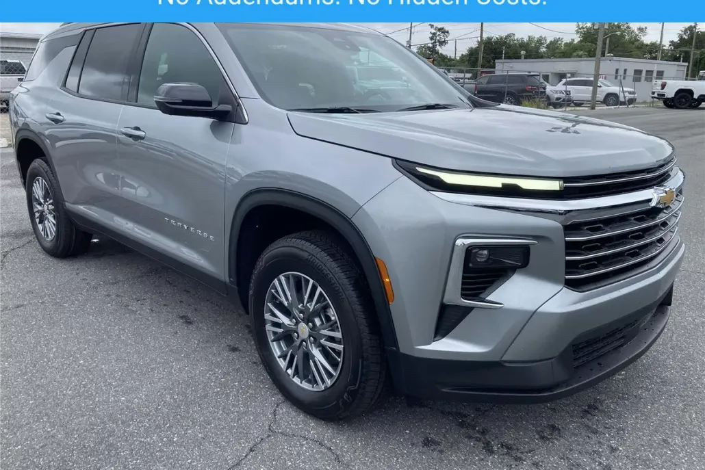 2025 Chevrolet Traverse photo 1