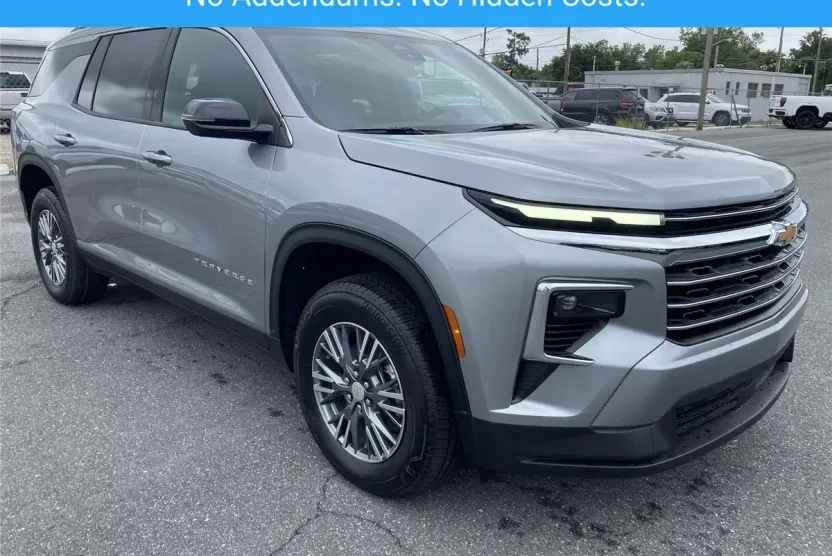 2025 Chevrolet Traverse photo 1