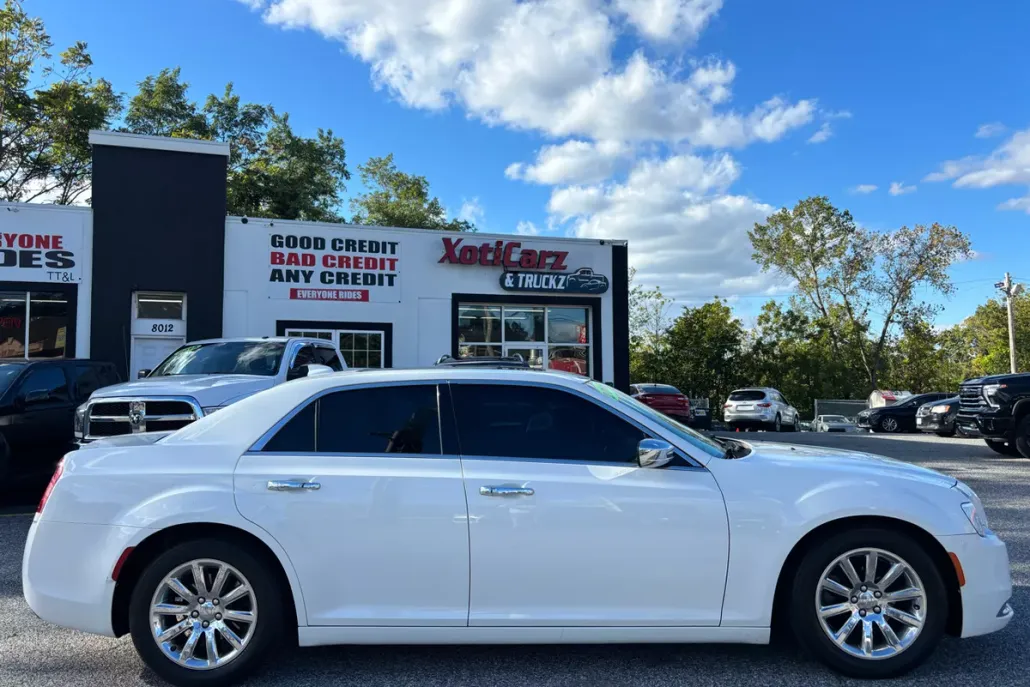 2016 Chrysler 300 C photo 1