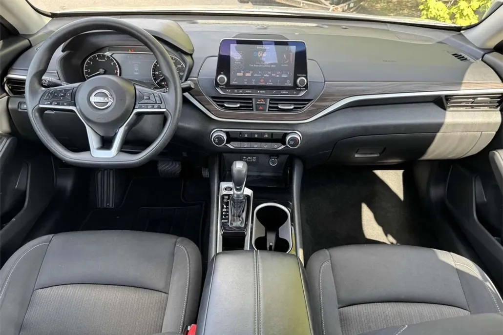 2024 Nissan Altima 2.5 SV photo 1