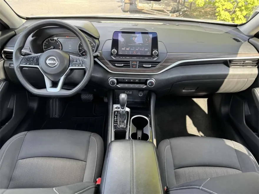 2024 Nissan Altima 2.5 SV photo 1