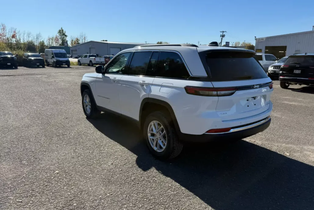 2025 Jeep Grand Cherokee Laredo X photo 1