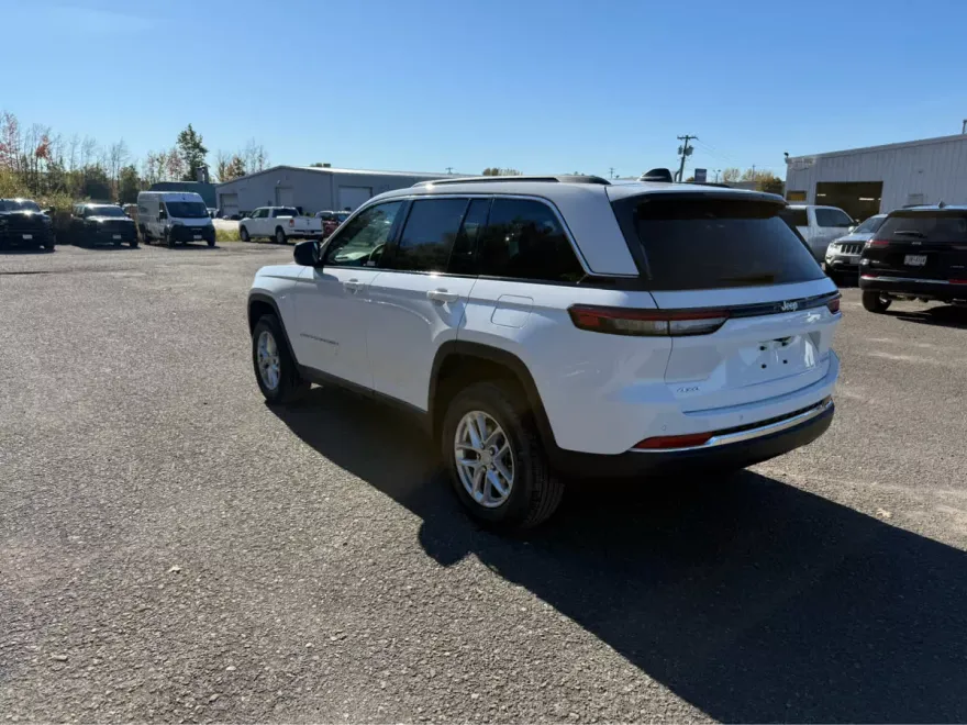 2025 Jeep Grand Cherokee Laredo X photo 1