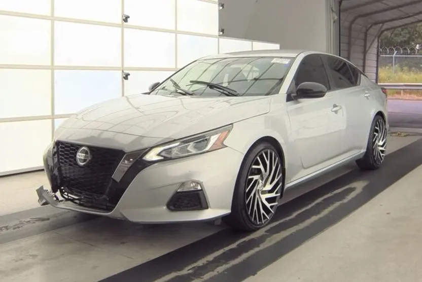 2020 Nissan Altima 2.5 SR photo 1