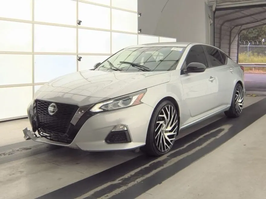 2020 Nissan Altima 2.5 SR photo 1