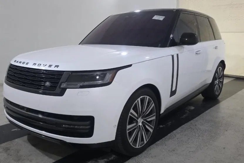 2023 Land Rover Range Rover SE photo 1