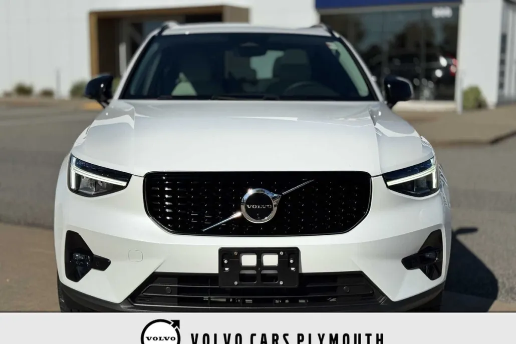 2023 Volvo XC40 AWD Plus photo 1