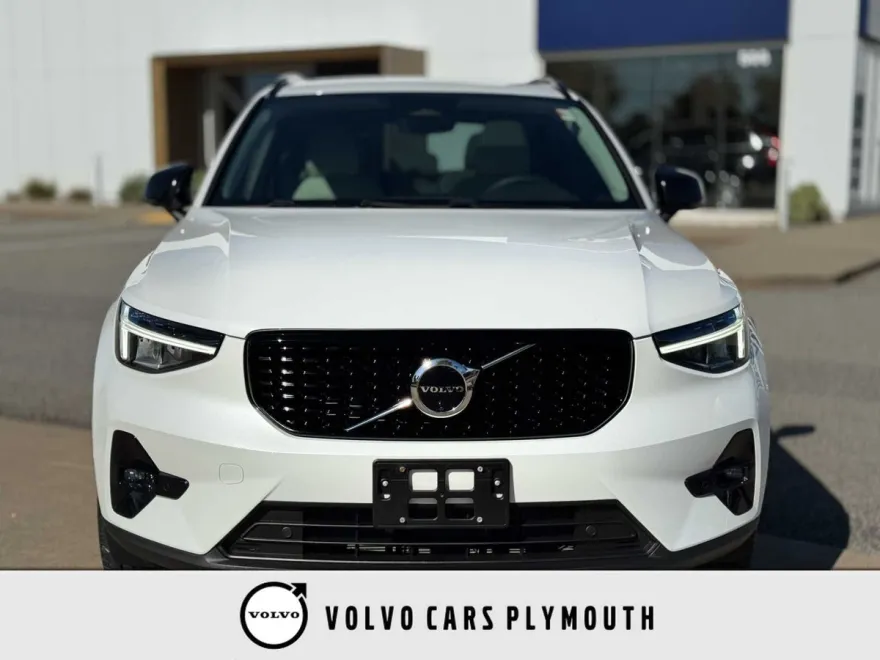 2023 Volvo XC40 AWD Plus photo 1
