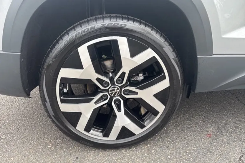 2022 Volkswagen Taos SEL photo 1