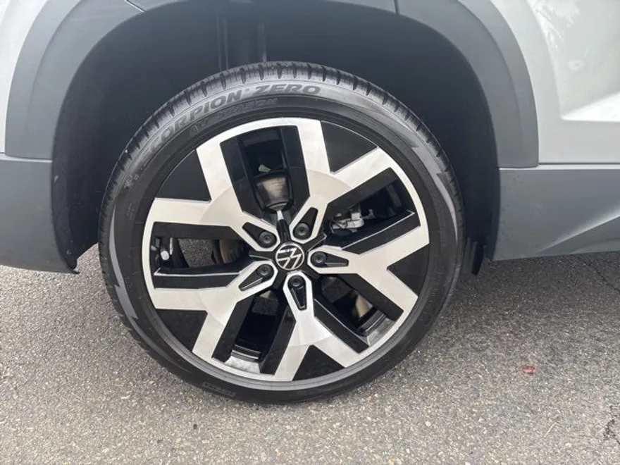 2022 Volkswagen Taos SEL photo 1