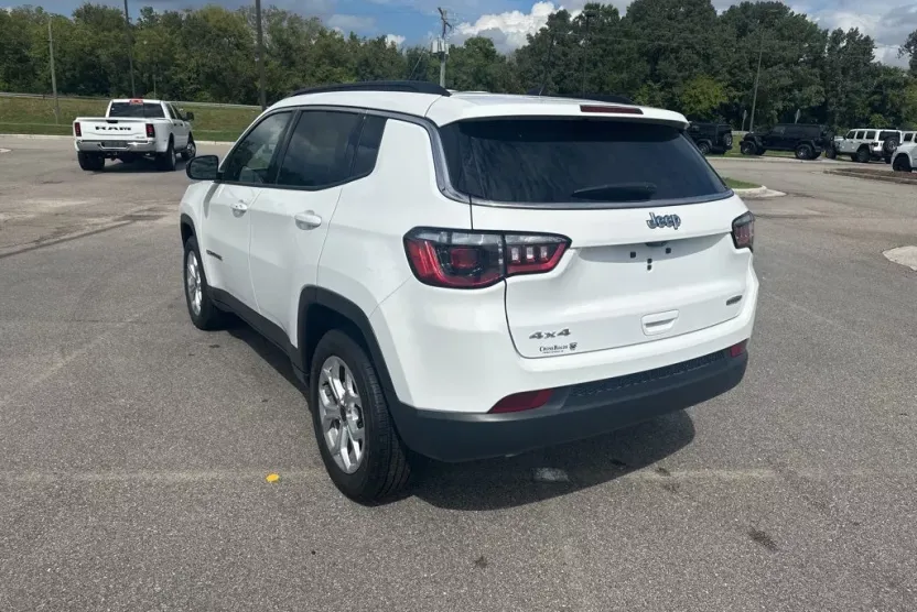 2025 Jeep Compass Latitude photo 1