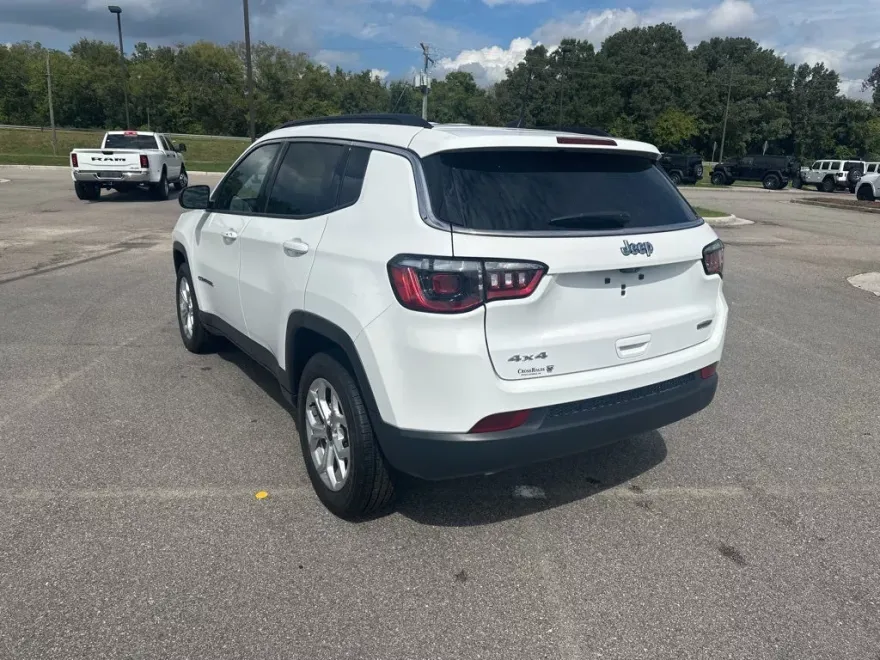 2025 Jeep Compass Latitude photo 1