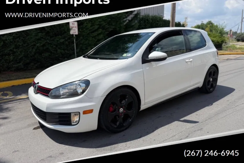 2010 Volkswagen Golf GTI Base photo 1