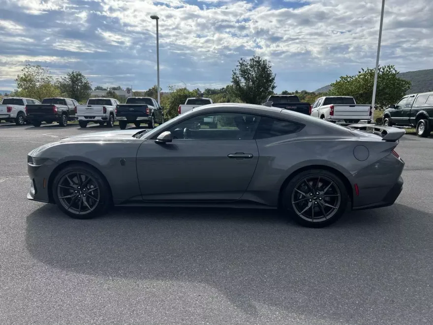 2024 Ford Mustang Dark Horse photo 1