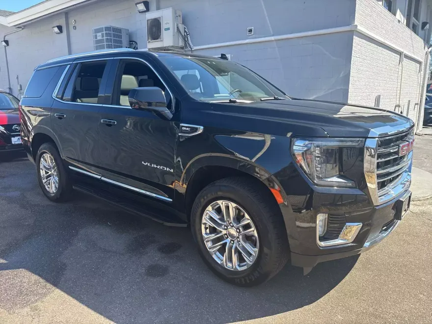 2022 Gmc Yukon SLT photo 1